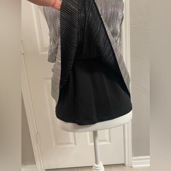 1.State Metallic Silver Pleated Halter  Plissè Tie-Neck Flowy Party Blouse - Picture 6 of 7